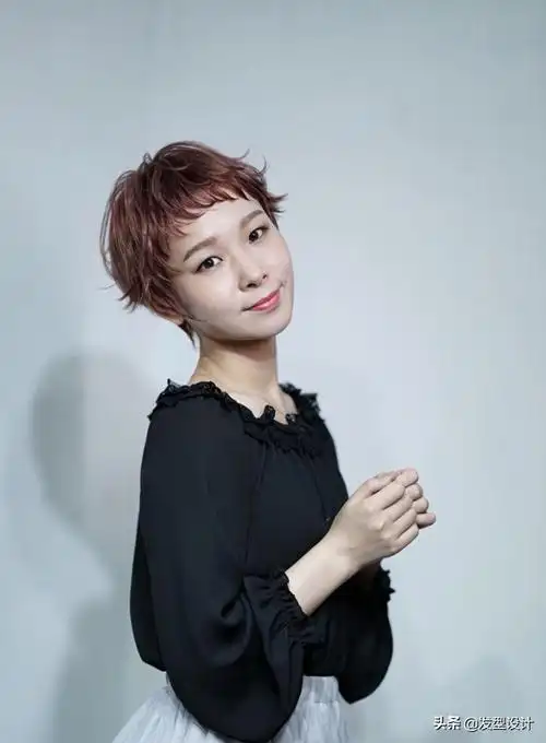 今年流行全头烫短发发型30款