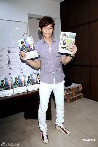 汪东城推新写真书