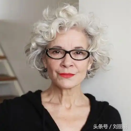 中老年女性最适合的发型18款,高贵,典雅,有气质