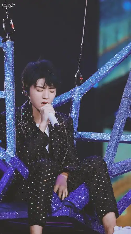 王俊凯此刻之外生日会 cr.sunlight王俊凯日光站