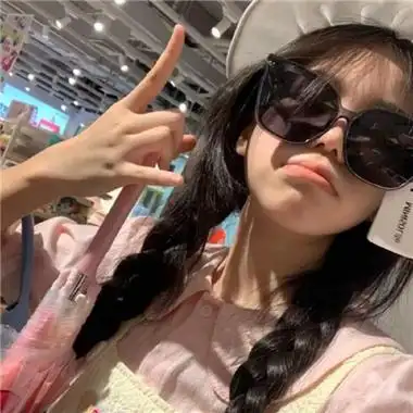 这么洋气又这么可爱的高清美女头像好喜欢哦,甜甜的又很气质的美女