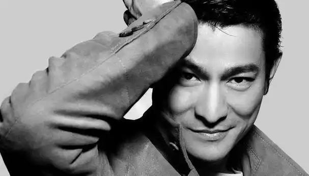 刘德华断崖式衰老,满头白发啤酒肚明显,网友泪目:该退休了!