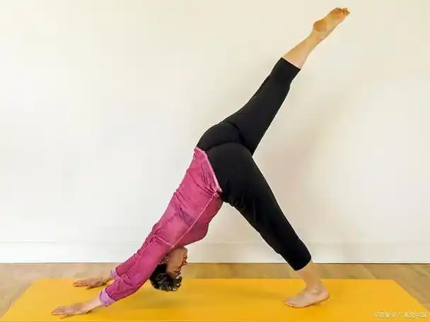 三角式瑜伽动作讲解