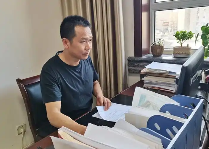 明天再早也是迟",这是陇南市纪委监委办公室副主任李国文的工作信条