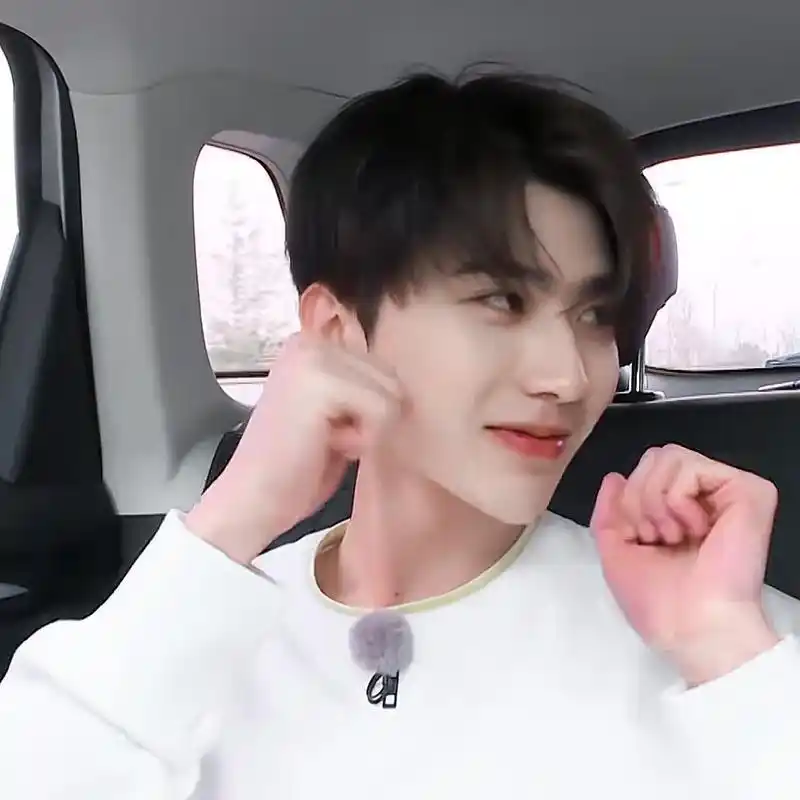 [消息]《奔跑吧》加长版今日上线 蔡徐坤郭麒麟的相声专场爆笑来袭