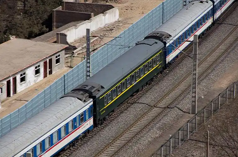 为什么有些火车会有一节绿皮车厢