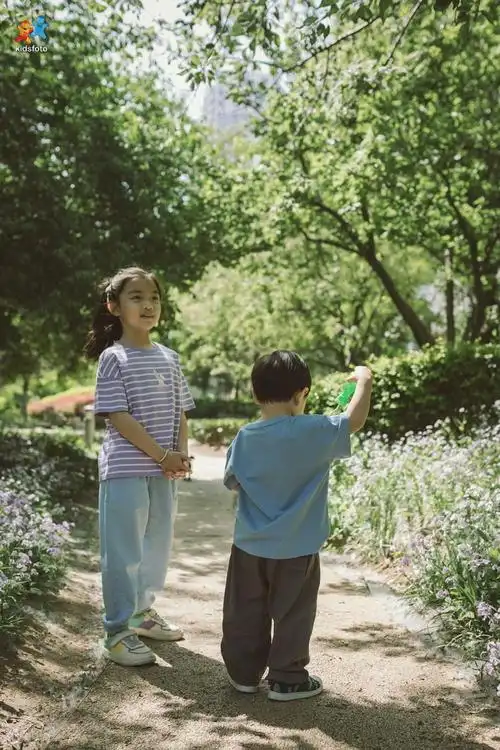 姐弟俩的欢乐时光