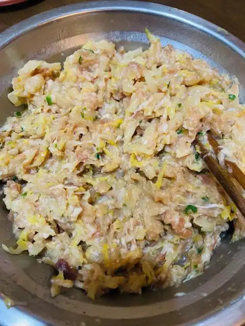 一般不出手,出手必成功～酸菜馅饺子一定要放点油哦,酸菜也要多泡一会