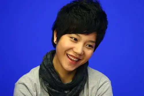 新浪娱乐讯 21日下午13时30分,2009快乐女声冠军江映蓉,亚军李霄云