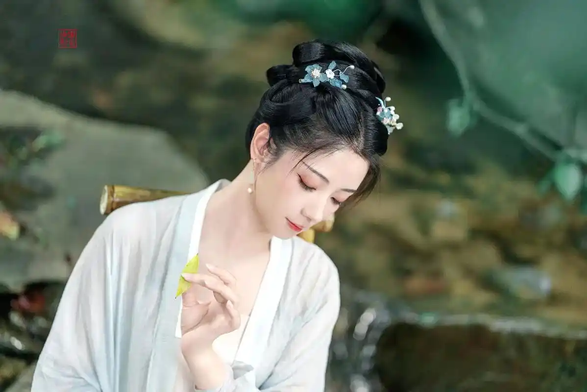 百色美女#汉服 #古风 #美女 #原创 #古装  - 抖音