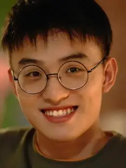 李圣(郑伟饰演)