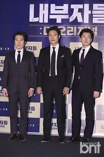 会,主演李秉宪,白润植,曹承佑出席以及导演就该电影上映发表了看法