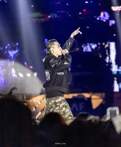 punchnello演出上身grailz限定棒球服