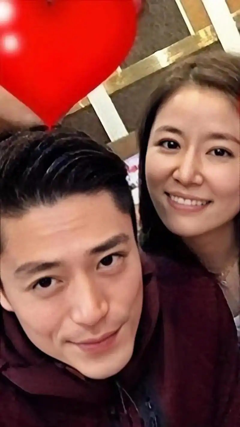 霍建华和林心如全家,他俩都娱乐圈的名人,一个帅男一个女神,是 - 抖音