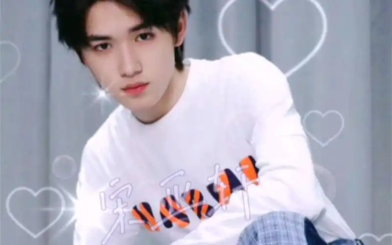 宋亚轩露额头好a露额头的亚轩有点啊又是心动的感觉啊