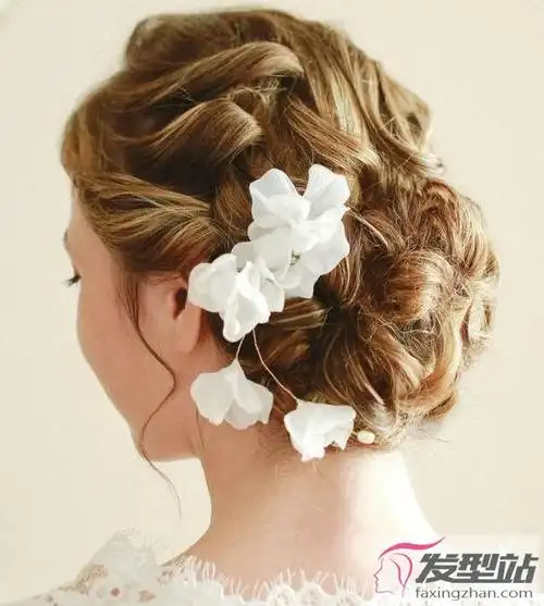 欧式浪漫新娘发型 经典新娘盘发示范