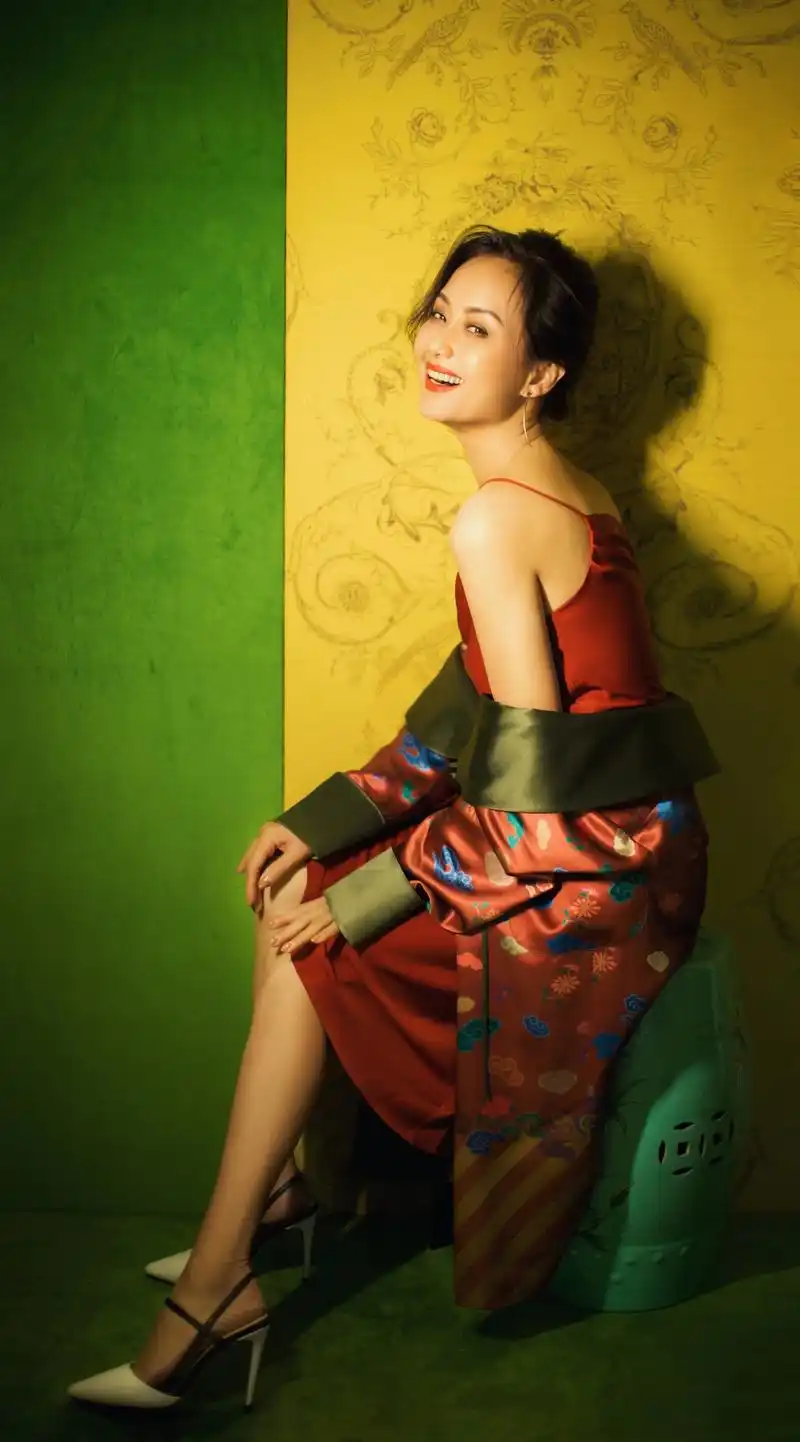 李颖:富婆专业户,56岁不老女神