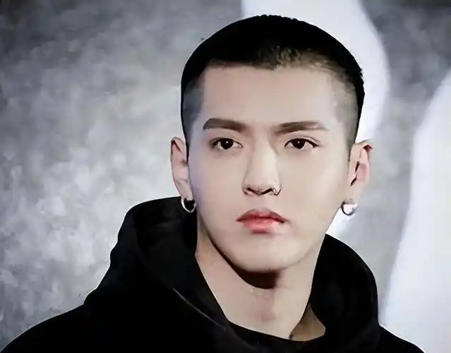 嫖娼"选妃"睡粉丝,娱乐圈男星的落幕,终究都逃不过一个色字_吴亦凡