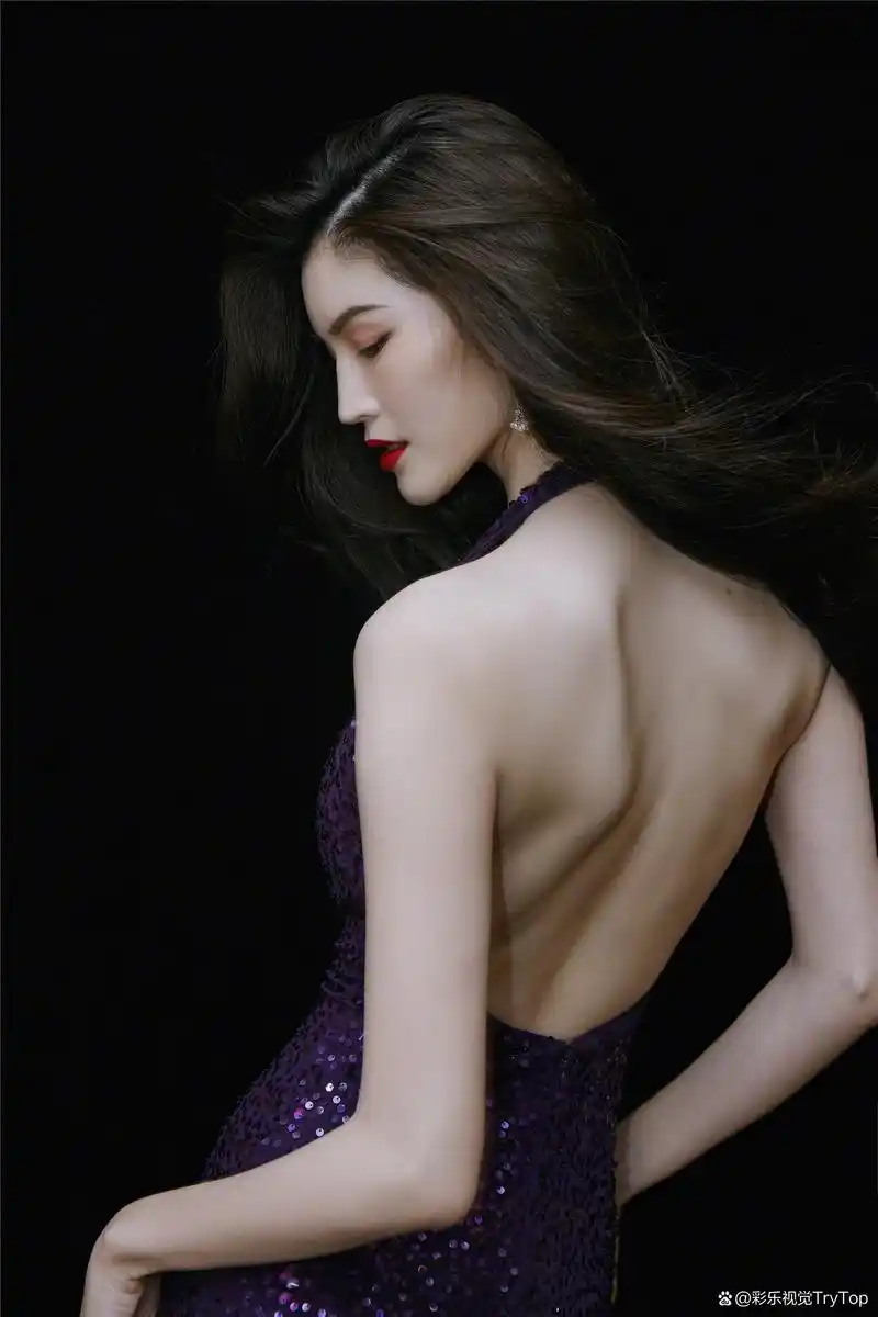 跑男8蔡徐坤何穗堪称养眼组合