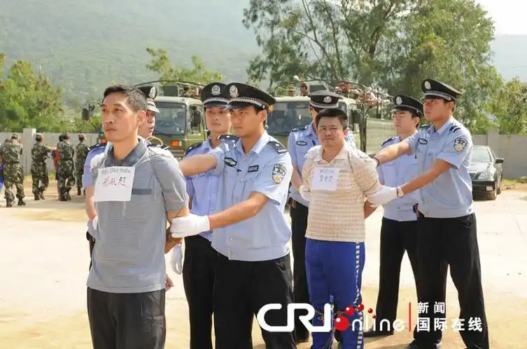 罪犯被押赴刑场.