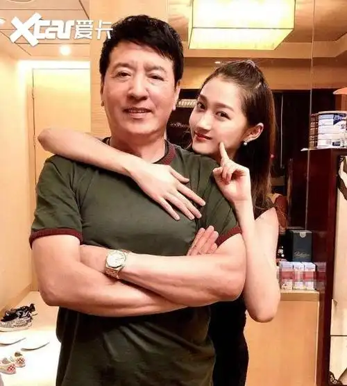 关晓彤开百万豪车因年纪小被质疑炫富