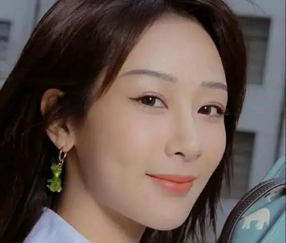 杨紫|长相|发际线_新浪新闻