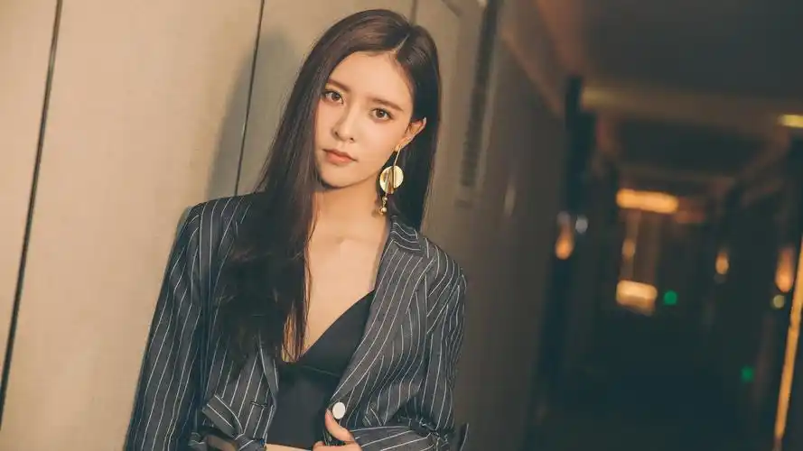 演员宋妍霏时尚唯美写真