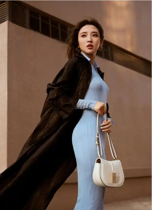 唐艺昕盛夏的傍晚#街拍女王95回来了,昕昕好酷我好爱,不愧是我派耨