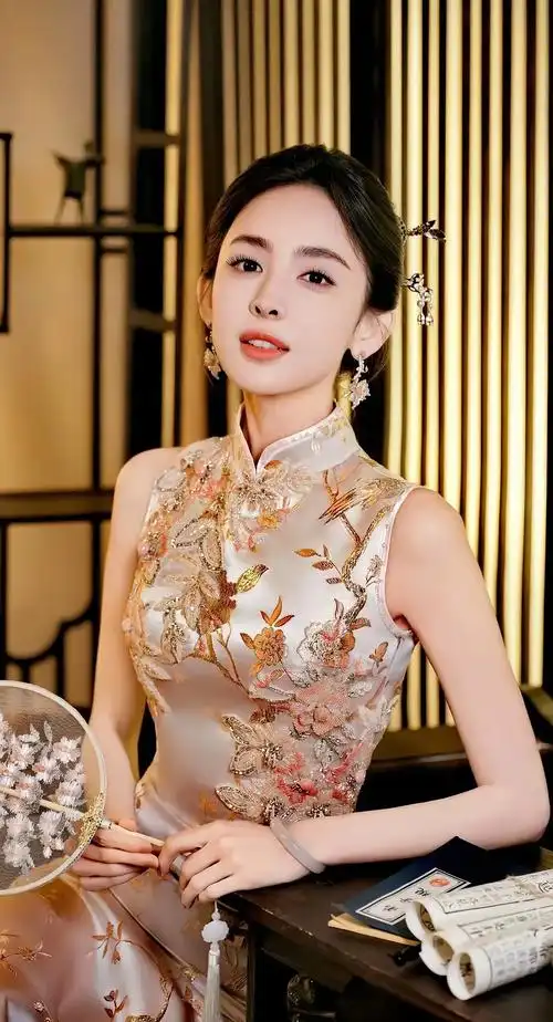 张天爱腰臀比,诱惑力十足,古力娜扎旗袍装,勾勒出完美曲线!