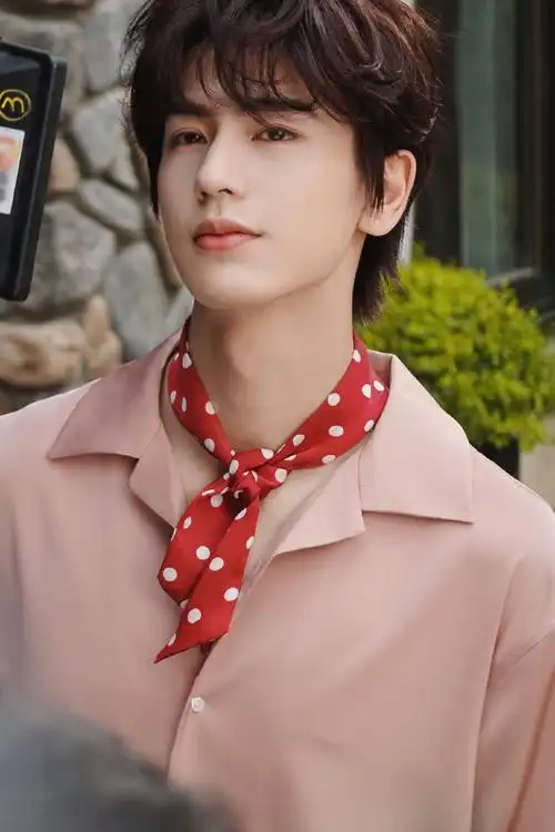 哈根达斯品牌心动代言人张凌赫##沉浸法式 唤醒心动##张凌赫心动士烫