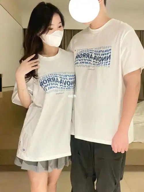 16077178情侣穿搭|白色百搭的情侣短袖07