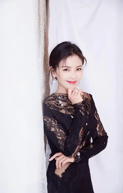 刘涛性感优雅蕾丝裙写真图片