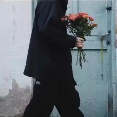 拿花半身男生头像高清文艺范儿的捧花男生头像半身控图片