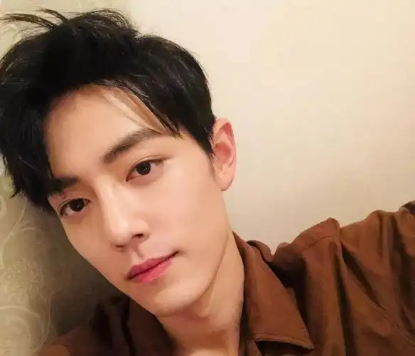 肖战最受欢迎7张旧照对着摄像头扭秧歌最后1张被转载3百万次