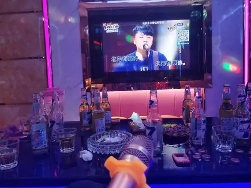 新鲜边吃火锅边唱歌我们富宁首家火锅ktv隆重登场啦