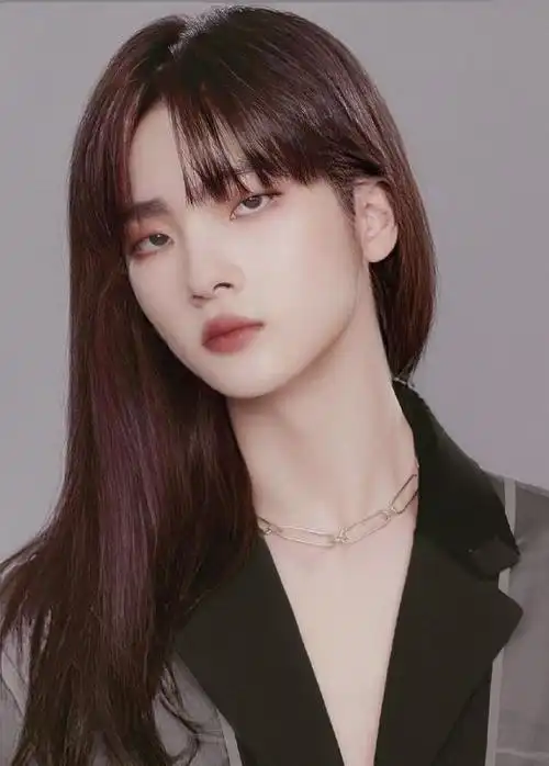 我们逐一来看看吧,先来谈谈c位周震南的长发造型