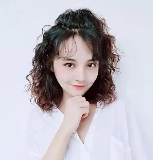 2021减龄中长发最新发型女1,仙女烫中长发很多女性应该都知道,烫发