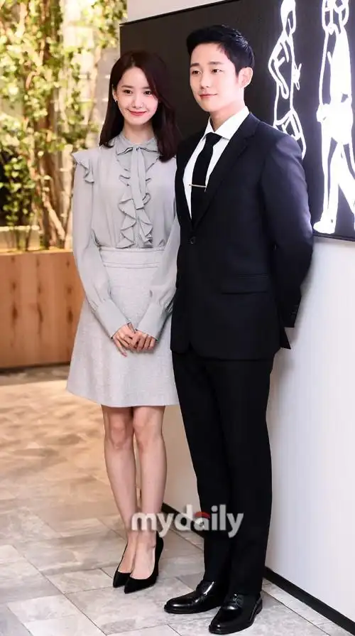 11.01】【明星】少女时代林允儿穿短裙秀细腿 与丁海寅亮相活动