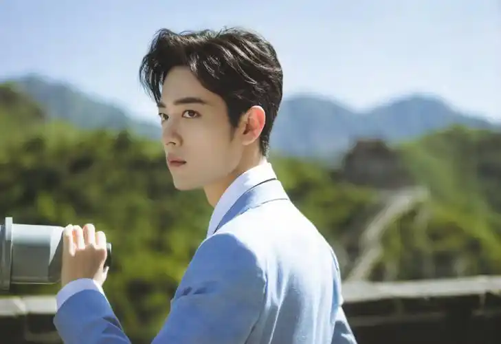 肖战我的中国心朋友圈背景蓝色干净壁纸