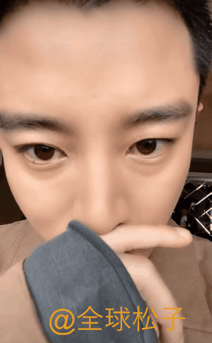 原创贾乃亮嘴唇被毒蚊子叮咬变"香肠",自我调侃称特别"性感"