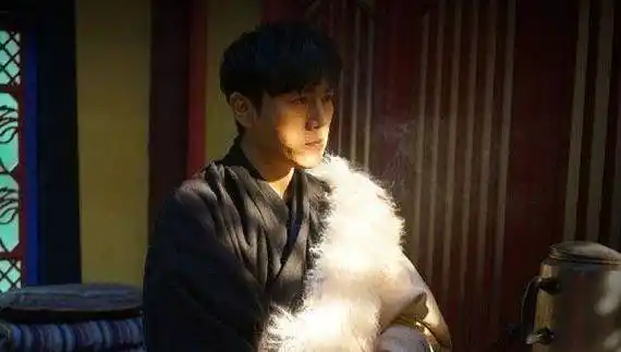 换句话说,是黎簇顶替了吴邪,黎簇要代替吴邪完成吴家没有做完的事情