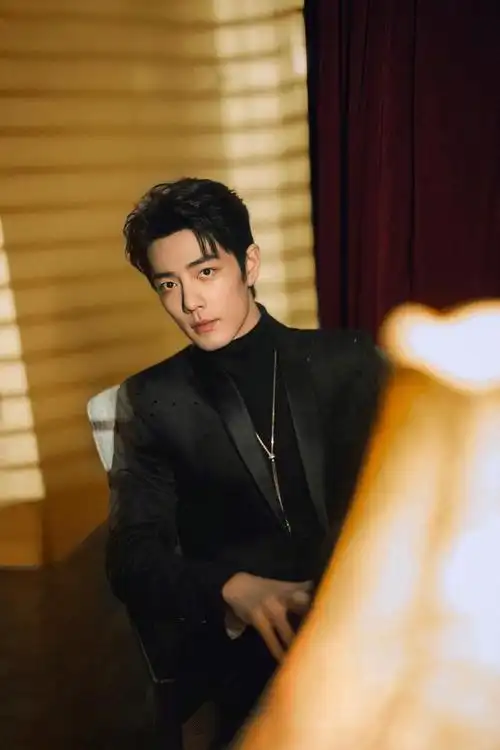 黑西装的神——肖战