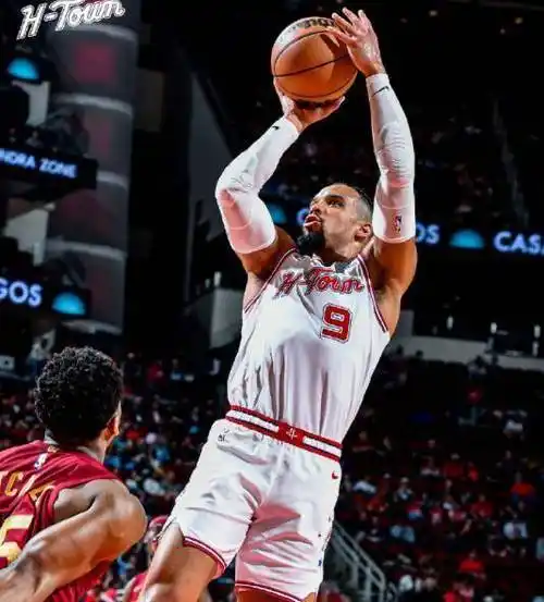 休斯顿火箭队豪取七连胜!湖人和勇士或将感到压力_比赛_实力_战术