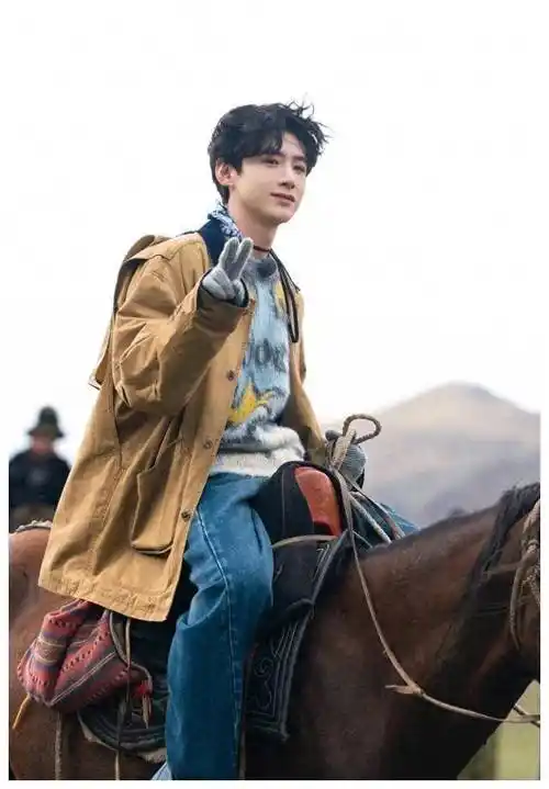 怀柔王子白敬亭,俘获万千少女心,细数追随者无数