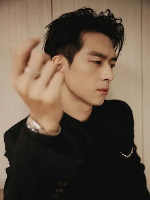 elle风尚大典##李现经典黑西装造型##elle风尚大典明星红毯