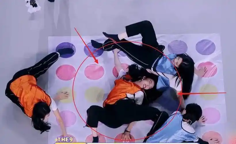 原创the9团综小游戏刘雨昕被碾压底下赵小棠许佳琪柔韧性太好了