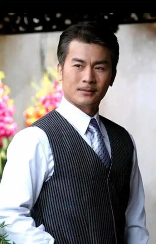 60岁台湾老戏骨移民美国无儿无女无伴侣身边只有两条狗陪伴