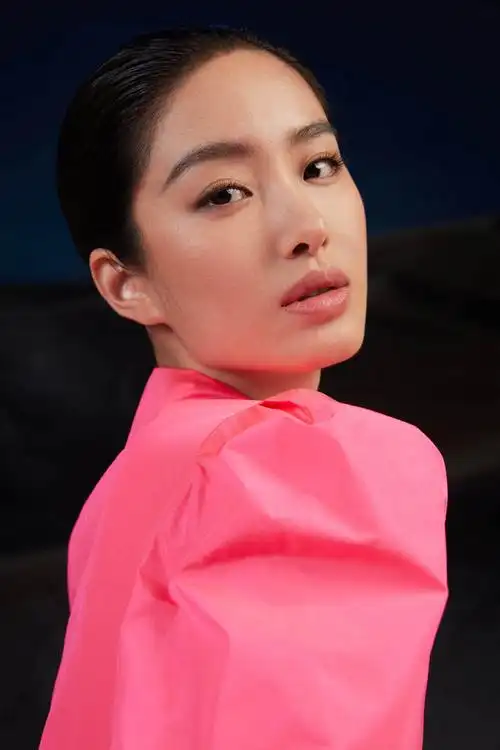 杨采钰明媚初夏多元风格 恣意随心_明星写真_大麦娱乐网