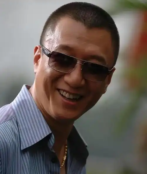 土豪孙红雷18岁花四万块买大哥大他为什么要离开哈尔滨