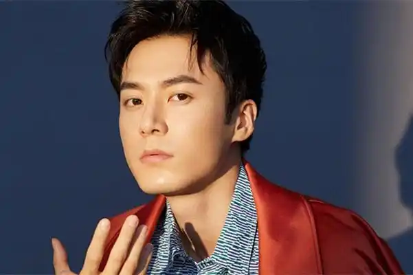 他演林心如"弟弟"出名,常出演痴情反派,某剧中和杨紫互换身份